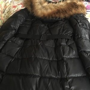 Black puffy long women’s winter coat w faux hood
